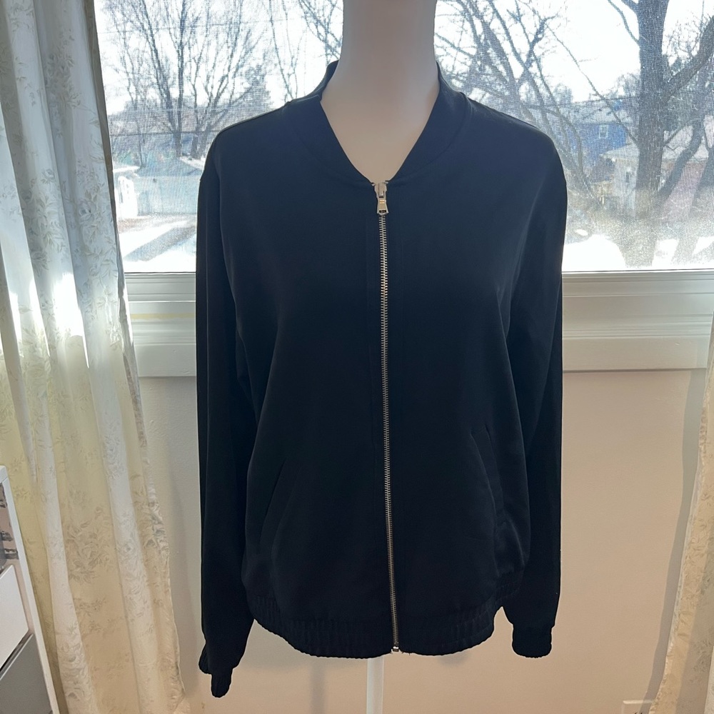Like new black Old Navy active jacket. Size large.